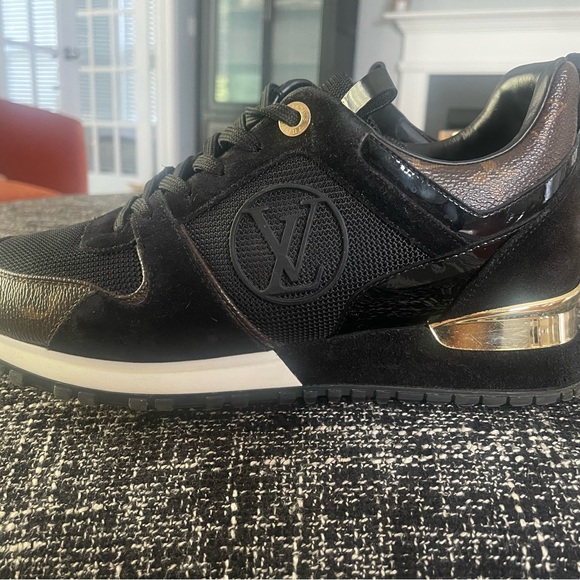 Gently worn Louis Vuitton sneakers. (See slight coloring on soles) - Picture 3 of 9